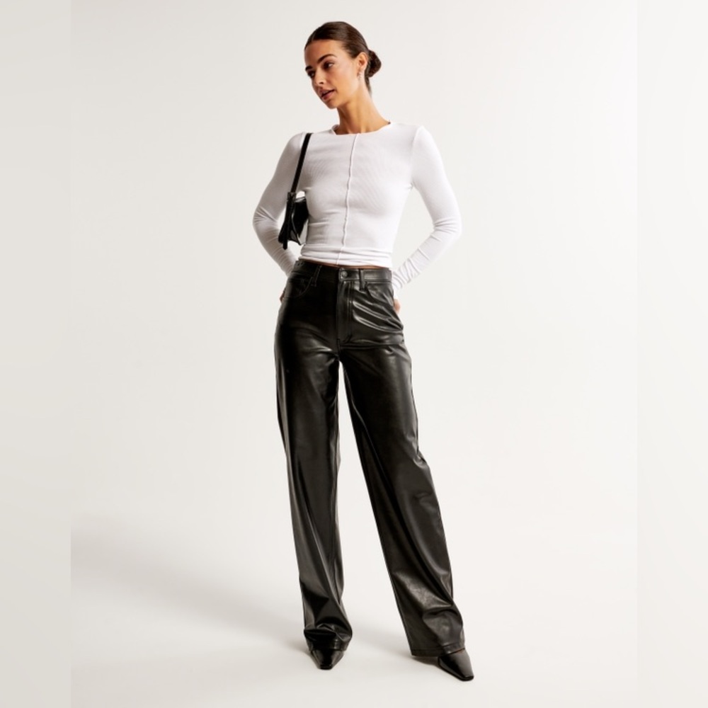 Abercrombie & Fitch Black Loose High Rise Pant Vegan Leather Size 26 Short 2S
